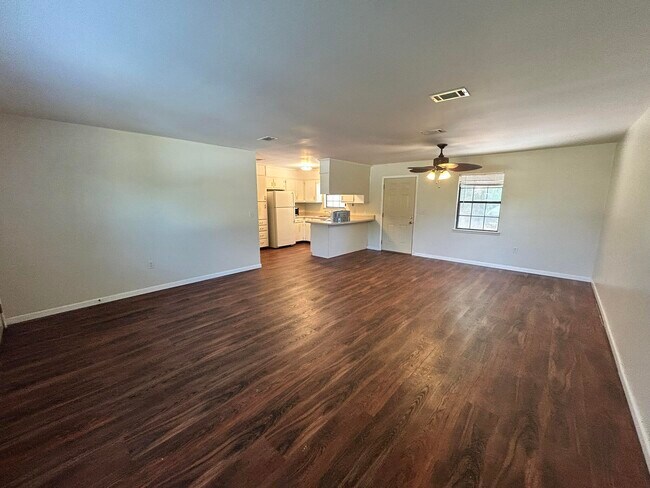 Foto del edificio - 3002 Stillwell Blvd