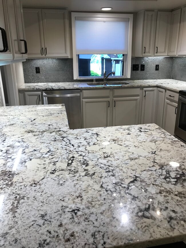 Kitchen eating bar - 2102 Chicory Way