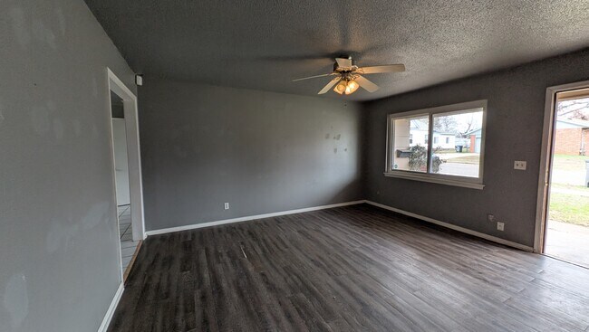 Building Photo - 126 N Draper Ave