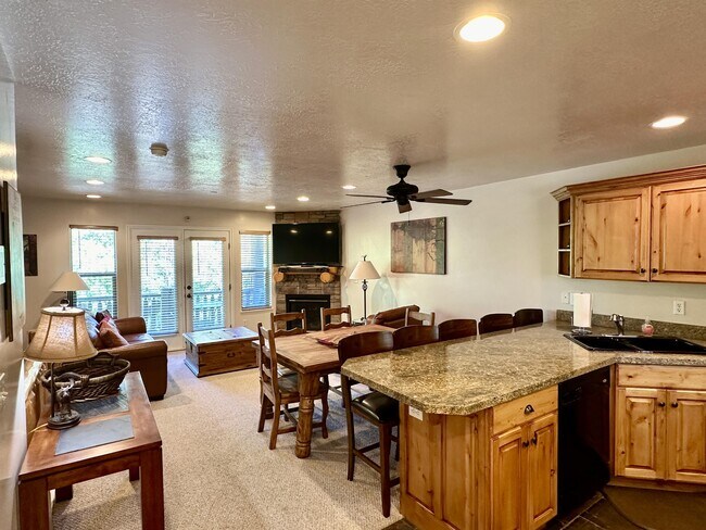 Building Photo - 3521 N Fox Run Dr