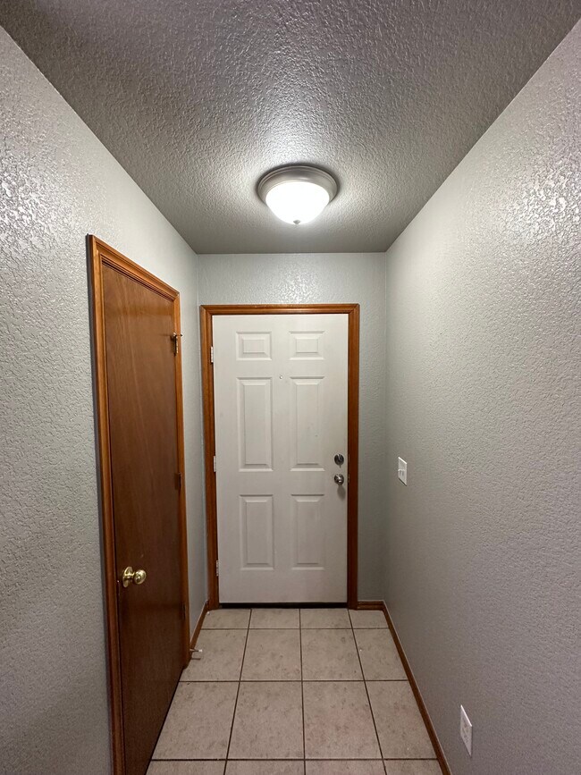 Foto del edificio - 2004 Cloverdale Ln