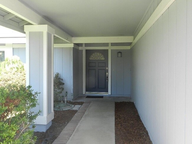 Building Photo - WONDERFUL SINGLE STORY HOUSE WITH LARGE YARD, GREAT LOCATION!