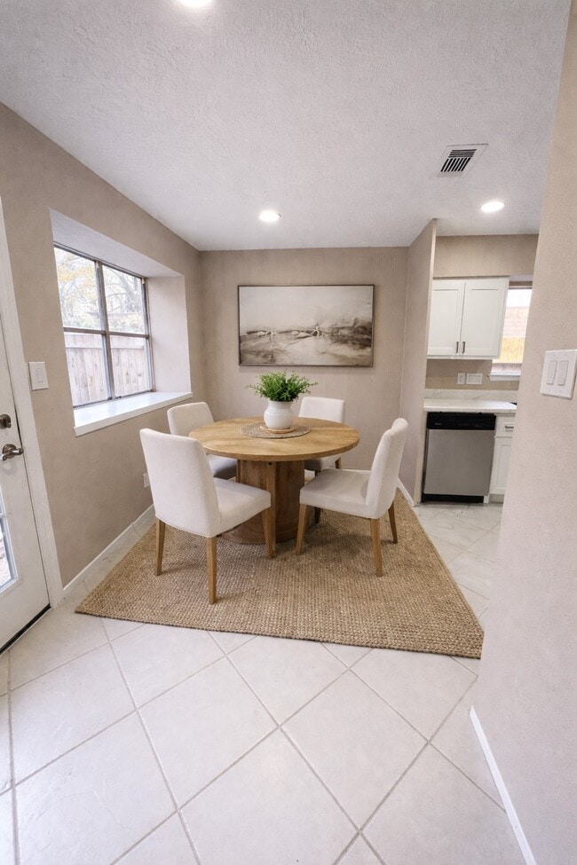 Building Photo - 4702 Hickorygate Dr