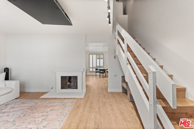 Building Photo - 621 California Ave