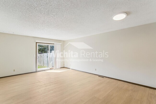 Foto del edificio - 2337 N Rutland Ct