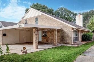 Building Photo - 5906 Golden Forest Dr