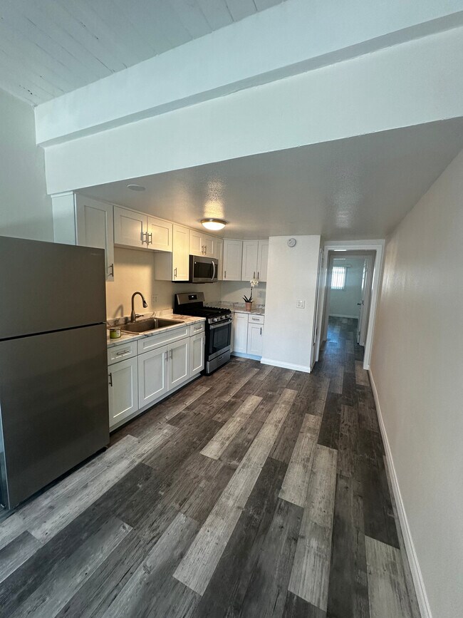 Building Photo - 324 Leatrice Ln