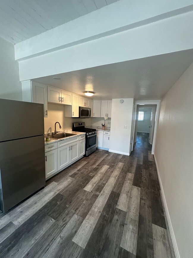 Building Photo - 324 Leatrice Ln