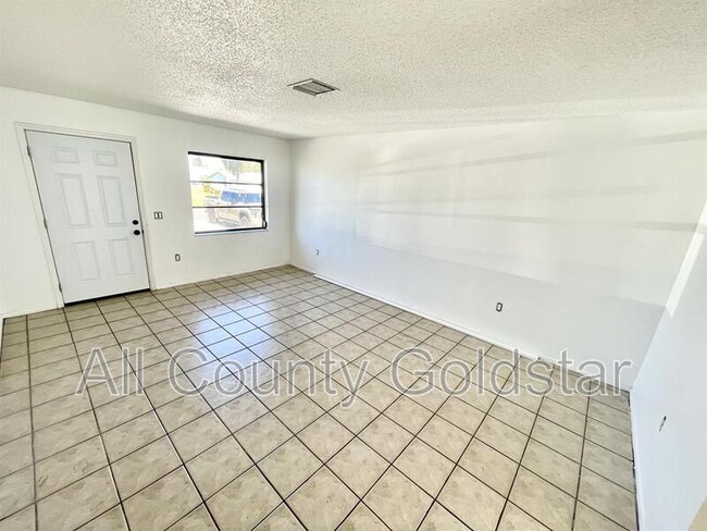 Foto del edificio - 1715 Florence Ave