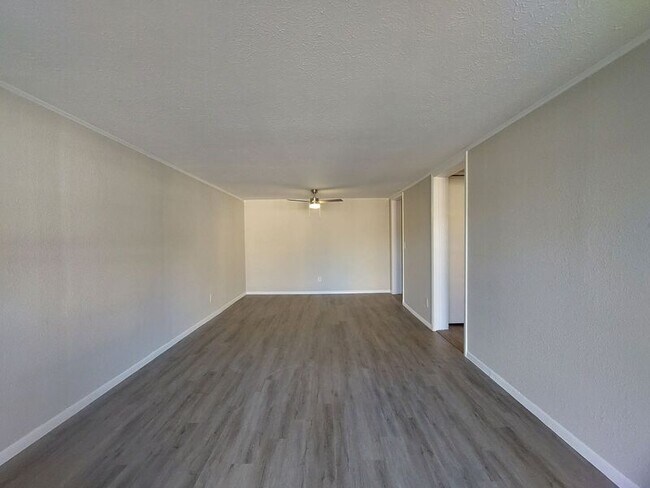 Foto del edificio - 1295 N Holland Pkwy