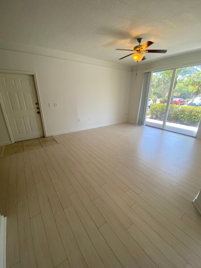 Building Photo - 9111 Myrtlewood Cir W