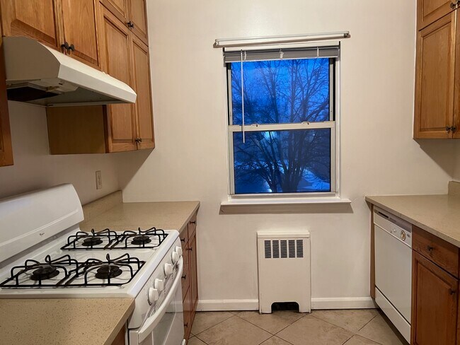 Building Photo - 8704 Marengo St