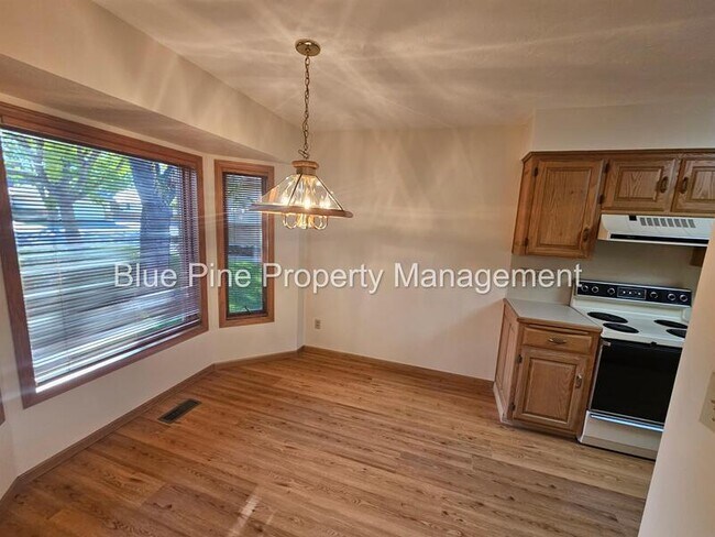 Building Photo - 2270 Henryanna Ave