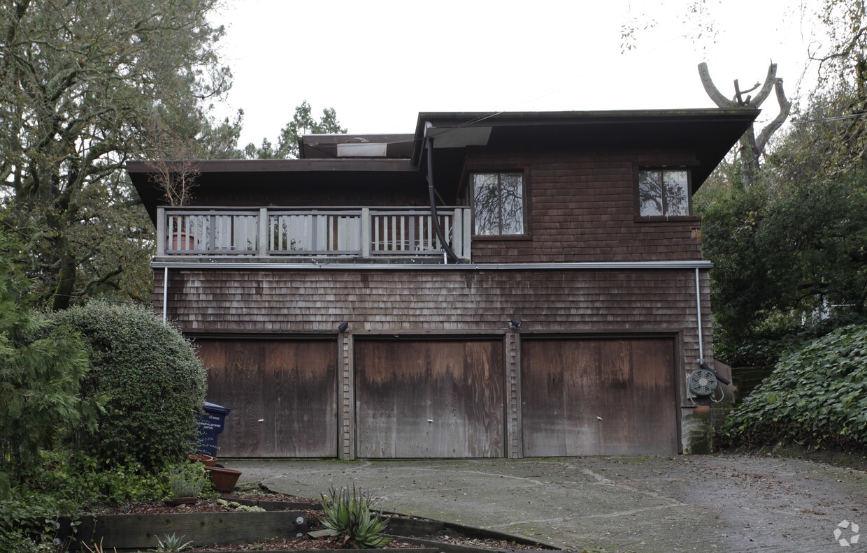 Primary Photo - 3693-3695 Highland Rd