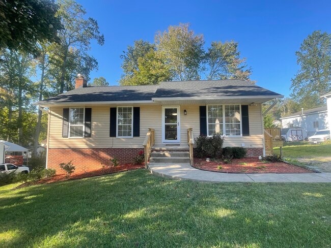 Building Photo - 221 Fallsway Ln