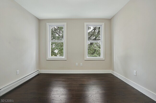 Building Photo - 11 Salter Pl
