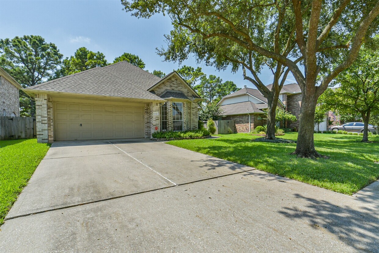 Primary Photo - 17515 Fairgrove Park Dr
