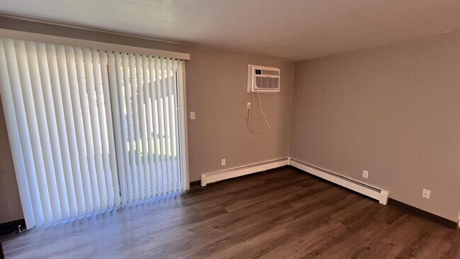 Foto del edificio - 2752 Humboldt Road - 11