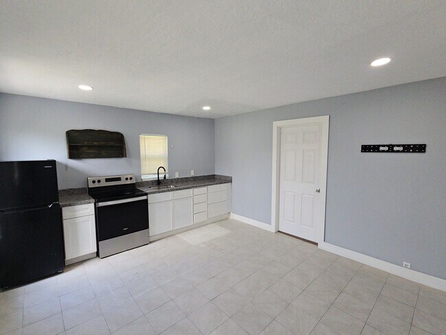 Foto del edificio - 9010 Linda Vista Rd