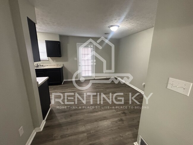 Building Photo - Updated 2-Bed, 1.5-Bath Townhome with a Garage!