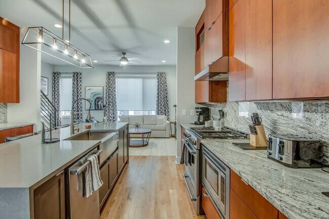 Foto del edificio - 1122 Argyle Ave