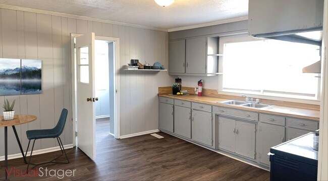 Foto del edificio - 3 bedroom 1 bathroom house available