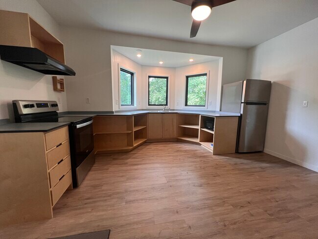 Building Photo - 622 Romig St