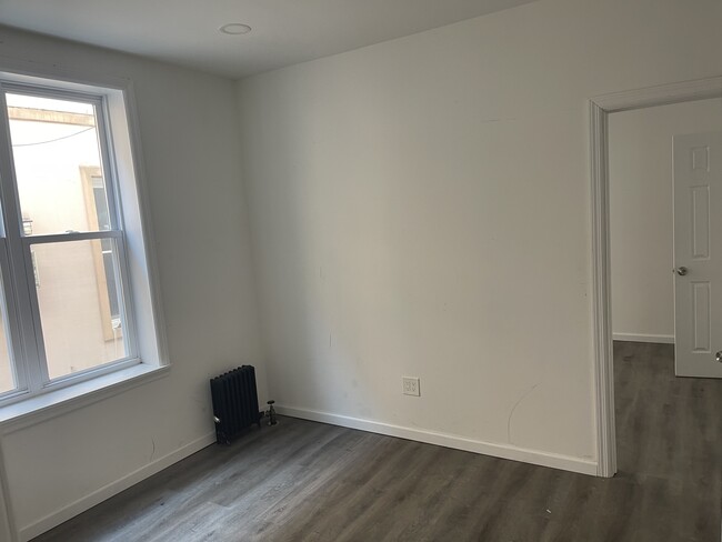 Foto del edificio - 2178 E 8th St