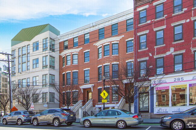 Building Photo - 277 Grand St