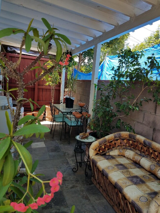 Private patio - 2339 N Naomi St