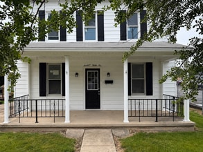 Building Photo - 1436 W Southern Ave