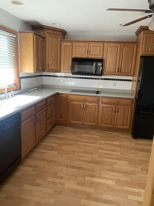 Foto del edificio - 406 Redbird Ave