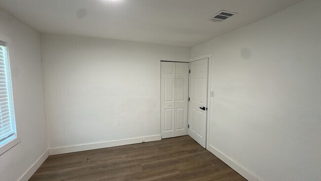 Foto del edificio - 8013 Talton St