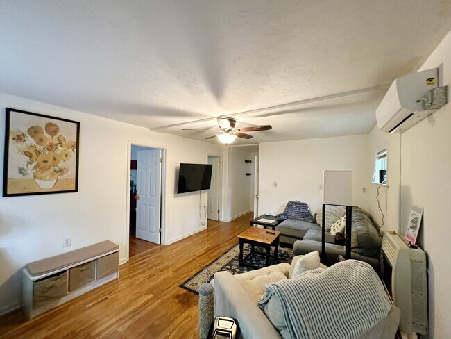 Foto del edificio - 732-A NE 3rd Ave. Gainesville, FL 32601 Duckpond