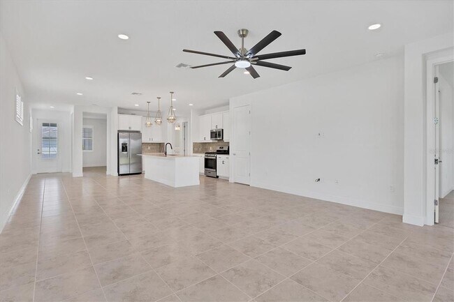Foto del edificio - 8177 Sternway Rd