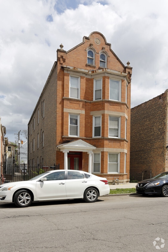 Building Photo - 2651 S Lawndale Ave