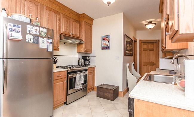 Building Photo - 145 Charles St