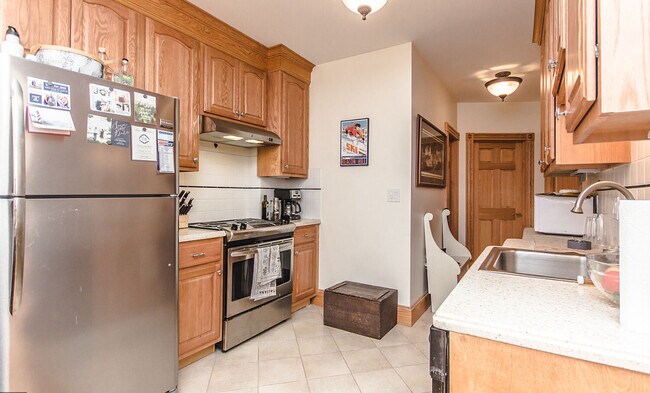 Building Photo - 145 Charles St