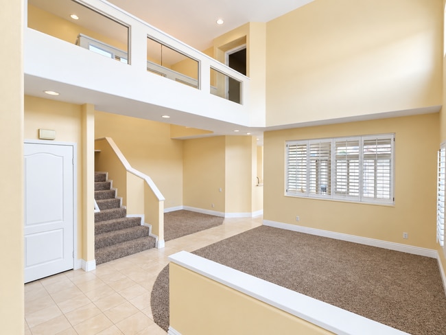 Building Photo - 935 S Flintridge Way