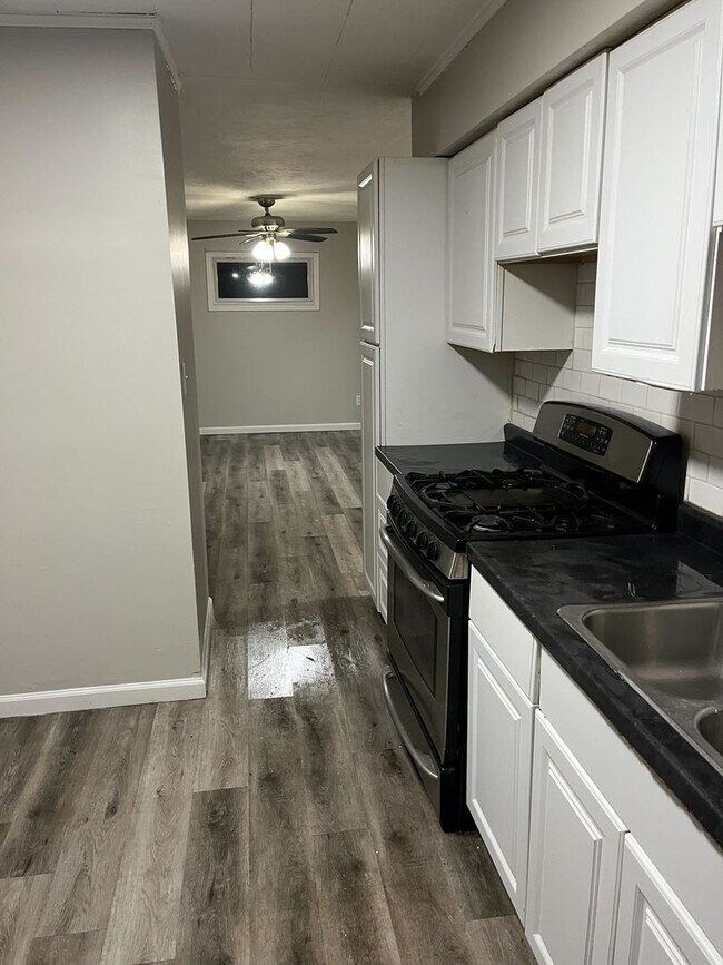 Foto del edificio - 3 bedroom/1 bathroom