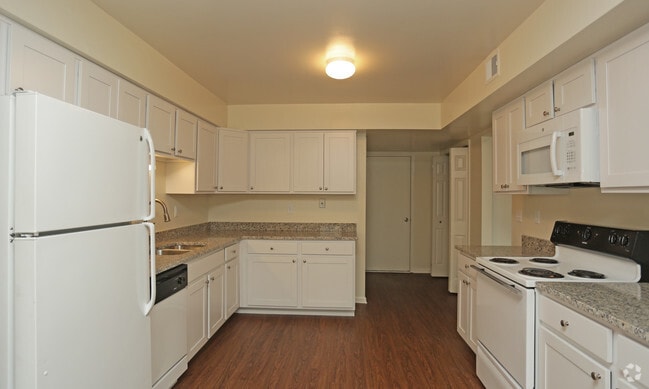 Interior Photo - Elm Estates