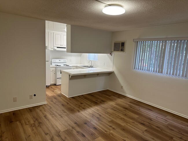Foto del edificio - 1540 N Catalina St