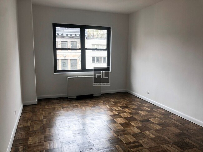 Building Photo - 5 AVENUE