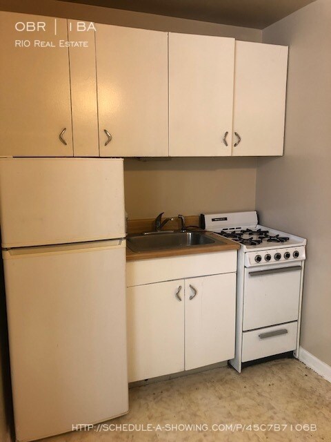 Foto del edificio - Large Studio in PRIME LOCATION! Must See!!