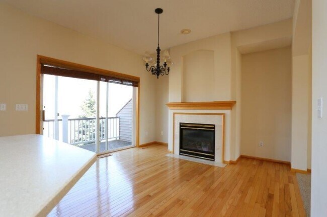 Building Photo - 3 br, 1.5 bath House - 886 Trenton Lane N