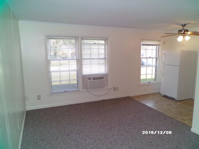 Foto del edificio - 903 Collins Ln