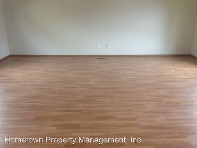 Building Photo - 328 Wichman St S