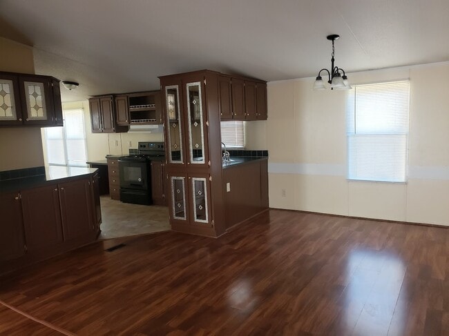 Building Photo - 146 E Caroline St