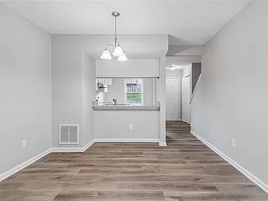 Foto del edificio - Room in Townhome on Lex Dr