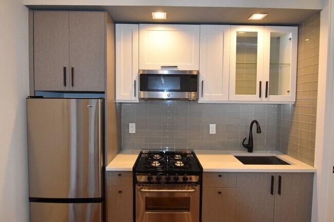 Building Photo - 537 Park Pl